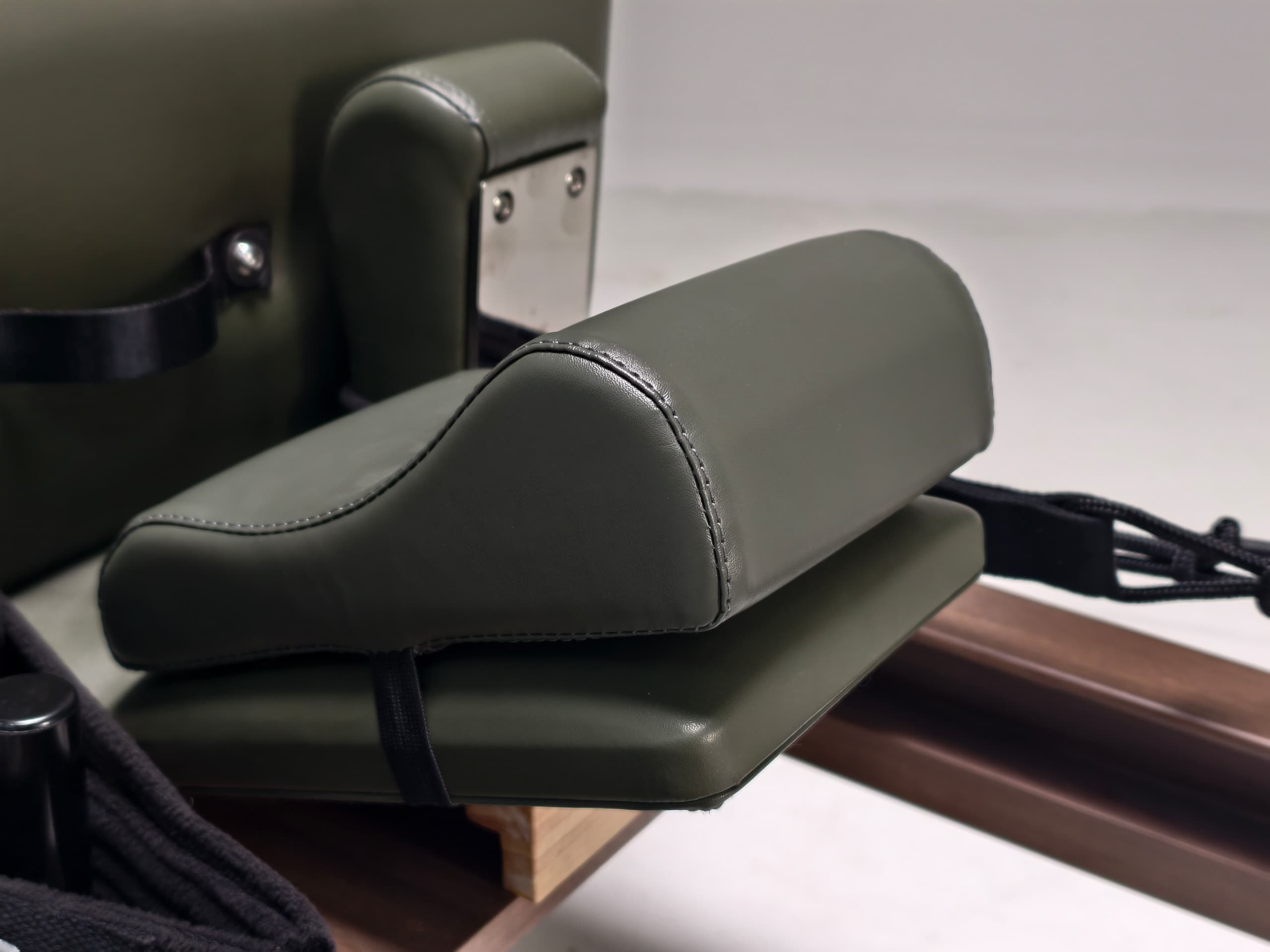 Studio AURALIS Aluminum Green Pilates Reformer – Special Edition